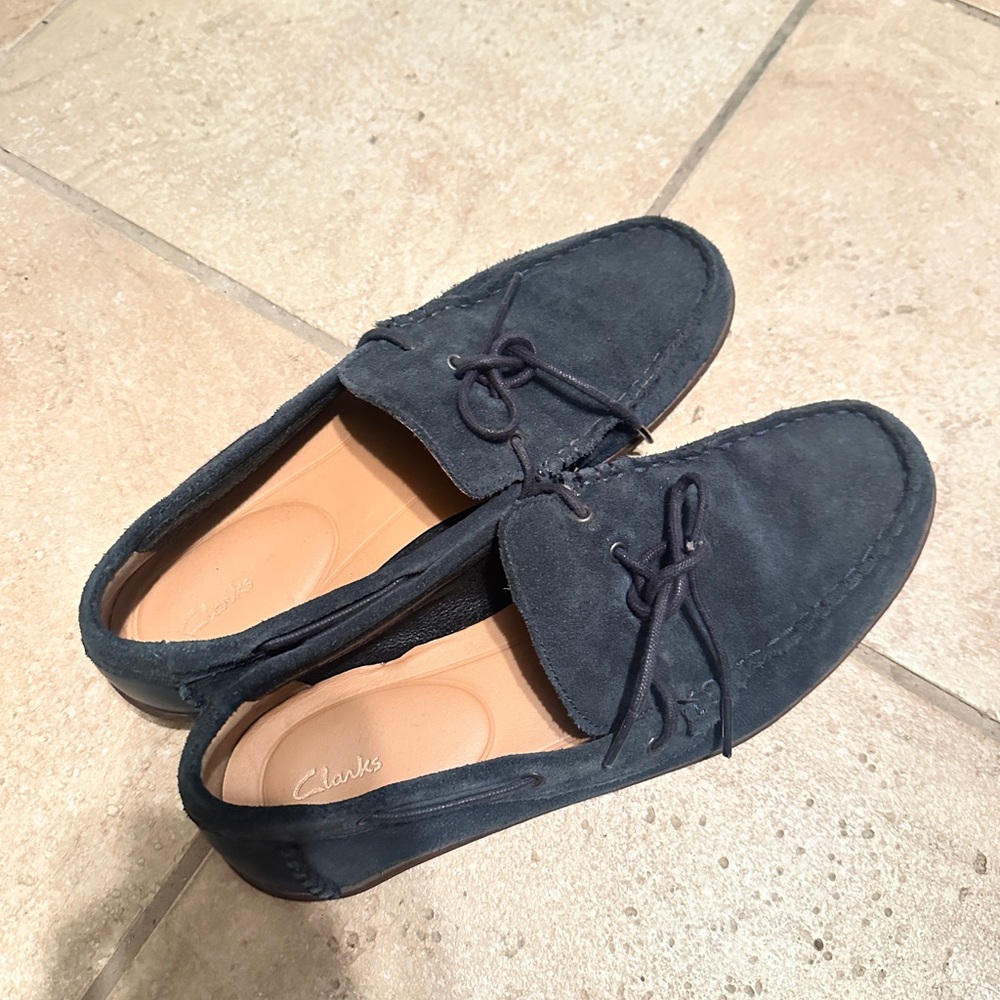 Clarks suede loafers for men in navy blue in us size 9 or 42.